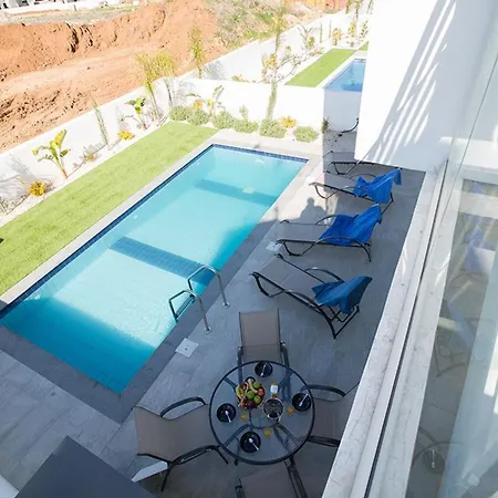Olive Silver, Brand New, Contemporary 2bdr With Private Pool *