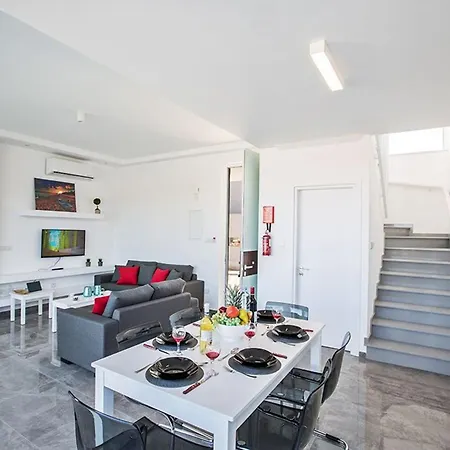 Olive Silver, Brand New, Contemporary 2bdr With Private Pool * 普罗塔拉斯