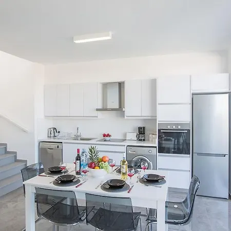 Olive Silver, Brand New, Contemporary 2bdr With Private Pool