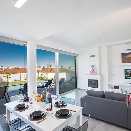Olive Silver, Brand New, Contemporary 2bdr With Private Pool * 普罗塔拉斯