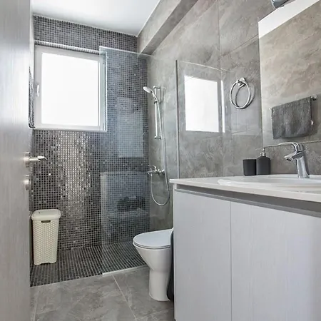 Olive Silver, Brand New, Contemporary 2bdr With Private Pool * 普罗塔拉斯