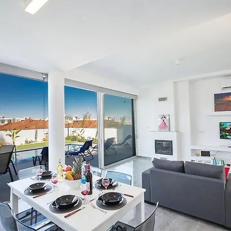 Villa Olive Silver, Brand New, Contemporary 2bdr With Private Pool *