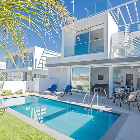 Olive Silver, Brand New, Contemporary 2bdr With Private Pool